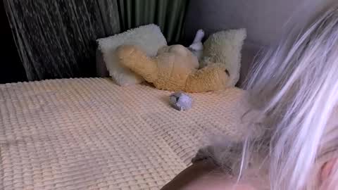 Snapshot of sweet_barbe chatting on 03/14/26, 04:23 Alice online show from 03/14/26, 04:23