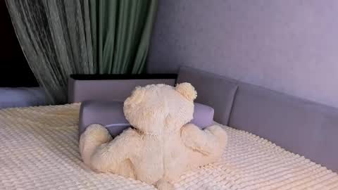Snapshot of sweet_barbe chatting on 04/15/26, 07:58 Alice online show from 04/15/26, 07:58
