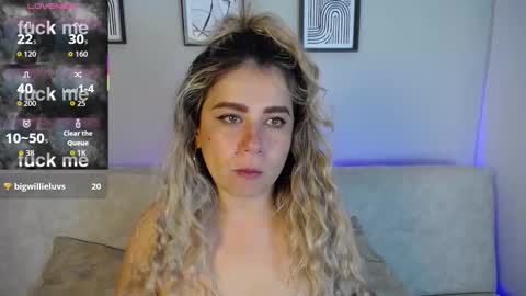 Snapshot of sweet_bella_valery_ chatting on 11/06/25, 10:10 Bella Valery online show from 11/06/25, 10:10