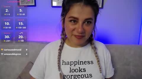 Snapshot of sweet_bella_valery_ chatting on 11/21/25, 10:52 Bella Valery online show from 11/21/25, 10:52