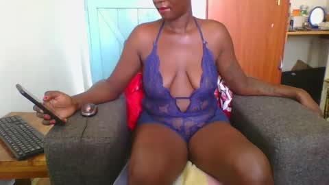 Snapshot of sweet_blackberry93 chatting on 02/26/25, 02:14 bella online show from 02/26/25, 02:14