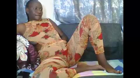 Snapshot of sweet_blackberry93 chatting on 12/01/25, 06:29 bella online show from 12/01/25, 06:29