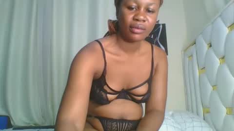 Snapshot of sweet_blackgal chatting on 12/04/24, 02:20 Lavie online show from 12/04/24, 02:20