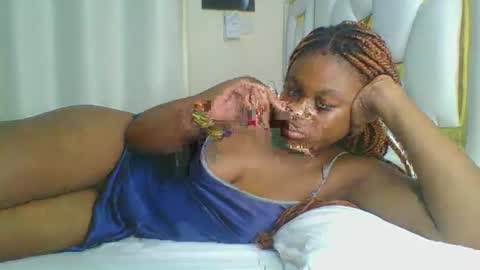 Snapshot of sweet_blackgal chatting on 12/08/24, 12:51 Lavie online show from 12/08/24, 12:51