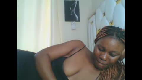 Snapshot of sweet_blackgal chatting on 12/11/24, 06:36 Lavie online show from 12/11/24, 06:36