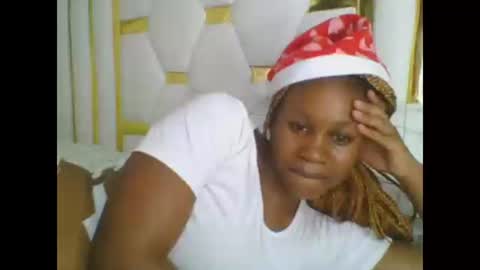 Snapshot of sweet_blackgal chatting on 12/20/24, 02:49 Lavie online show from 12/20/24, 02:49