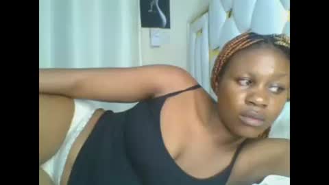 Snapshot of sweet_blackgal chatting on 12/27/24, 11:21 Lavie online show from 12/27/24, 11:21