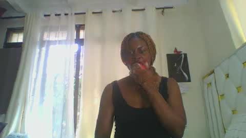 Snapshot of sweet_blackgal chatting on 01/06/25, 12:13 Lavie online show from 01/06/25, 12:13