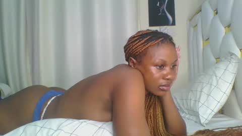 Snapshot of sweet_blackgal chatting on 01/12/25, 12:18 Lavie online show from 01/12/25, 12:18