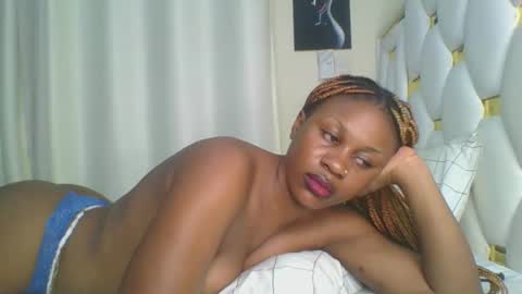 Snapshot of sweet_blackgal chatting on 01/12/25, 03:28 Lavie online show from 01/12/25, 03:28