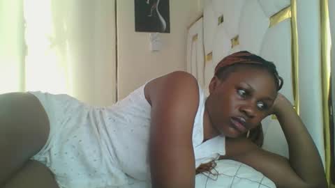 Snapshot of sweet_blackgal chatting on 01/12/25, 01:48 Lavie online show from 01/12/25, 01:48
