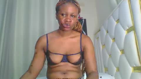 Snapshot of sweet_blackgal chatting on 01/14/25, 01:26 Lavie online show from 01/14/25, 01:26