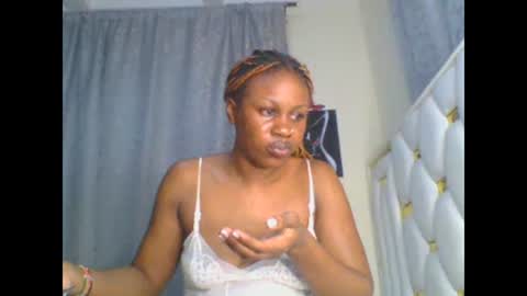 Snapshot of sweet_blackgal chatting on 01/17/25, 09:28 Lavie online show from 01/17/25, 09:28