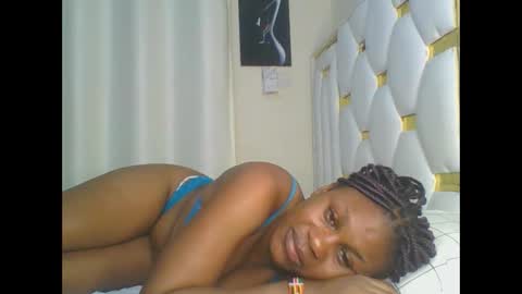 Snapshot of sweet_blackgal chatting on 01/28/25, 12:57 Lavie online show from 01/28/25, 12:57