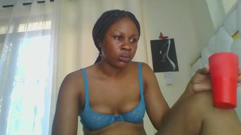 Snapshot of sweet_blackgal chatting on 01/28/25, 08:36 Lavie online show from 01/28/25, 08:36