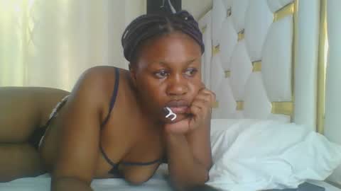 Snapshot of sweet_blackgal chatting on 02/01/25, 02:24 Lavie online show from 02/01/25, 02:24
