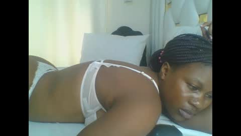 Snapshot of sweet_blackgal chatting on 02/05/25, 09:15 Lavie online show from 02/05/25, 09:15