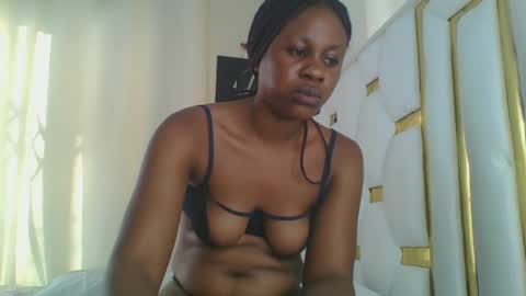 Snapshot of sweet_blackgal chatting on 02/17/25, 01:53 Lavie online show from 02/17/25, 01:53