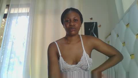 Snapshot of sweet_blackgal chatting on 02/19/25, 07:50 Lavie online show from 02/19/25, 07:50