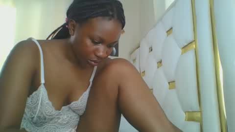 Snapshot of sweet_blackgal chatting on 02/19/25, 02:01 Lavie online show from 02/19/25, 02:01
