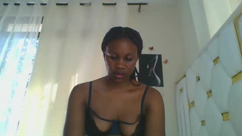 Snapshot of sweet_blackgal chatting on 02/23/25, 12:59 Lavie online show from 02/23/25, 12:59