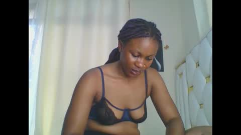 Snapshot of sweet_blackgal chatting on 02/24/25, 07:11 Lavie online show from 02/24/25, 07:11