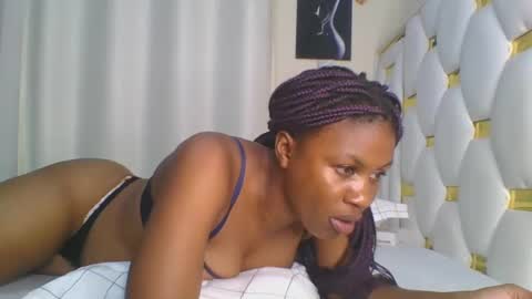 Snapshot of sweet_blackgal chatting on 02/25/25, 12:36 Lavie online show from 02/25/25, 12:36