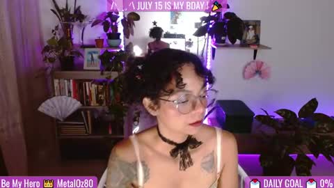Snapshot of sweet_bluee chatting on 06/27/26, 12:59 Tutti online show from 06/27/26, 12:59