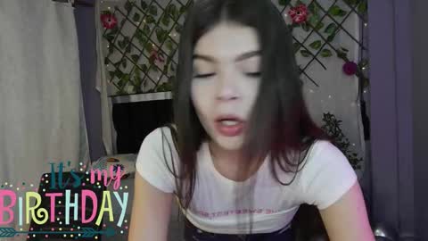 Snapshot of sweet_c4ndy chatting on 09/20/25, 03:57 Candy online show from 09/20/25, 03:57