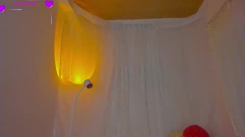 Snapshot of sweet_carine chatting on 09/26/25, 04:49 camil online show from 09/26/25, 04:49