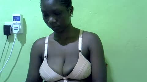 sweet_cherie1 online show from 06/19/26, 07:17