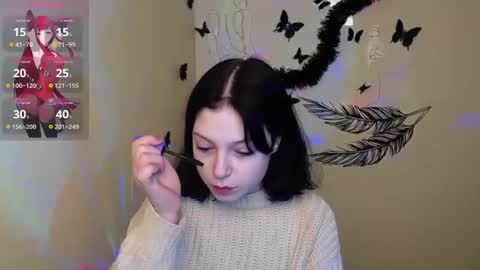 Snapshot of sweet_cherryg chatting on 01/19/25, 01:01 Ivy online show from 01/19/25, 01:01