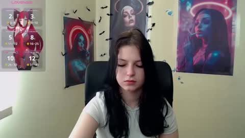 Snapshot of sweet_cherryg chatting on 04/21/26, 06:20 Ivy online show from 04/21/26, 06:20