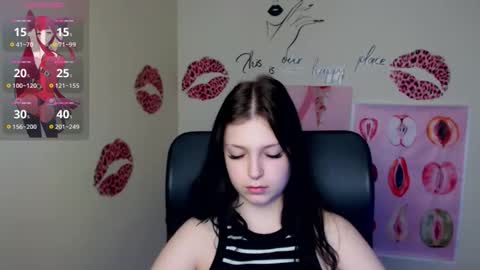 Snapshot of sweet_cherryg chatting on 04/22/26, 06:27 Ivy online show from 04/22/26, 06:27