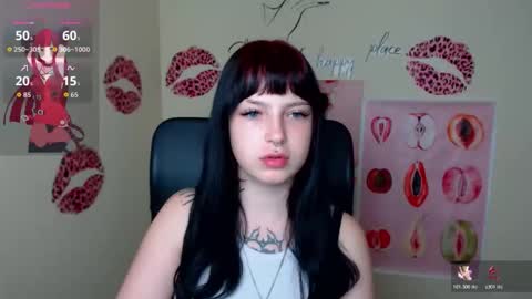 Snapshot of sweet_cherryg chatting on 05/17/26, 06:48 Ivy online show from 05/17/26, 06:48