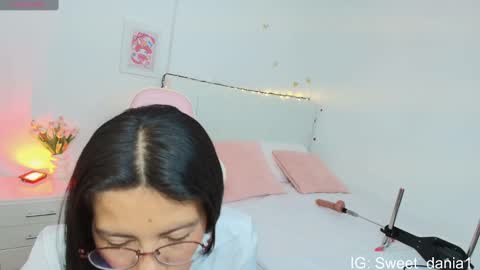 Snapshot of sweet_dania_ chatting on 09/18/25, 08:49 sweet_dania_ online show from 09/18/25, 08:49