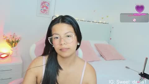 Snapshot of sweet_dania_ chatting on 09/20/25, 09:54 sweet_dania_ online show from 09/20/25, 09:54
