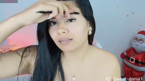 sweet_dania_ online show from 01/18/26, 03:43