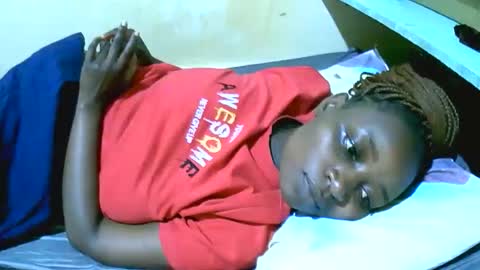 Snapshot of sweet_elena24 chatting on 10/28/25, 08:22 shillah online show from 10/28/25, 08:22