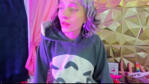  emmili  online show from 01/04/25, 12:16