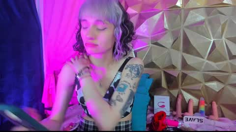  emmili  online show from 01/16/25, 12:09