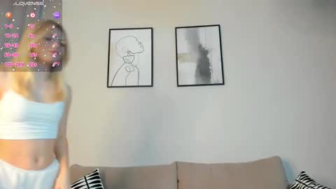 Snapshot of sweet_fairyyy chatting on 02/26/25, 12:14 Julia online show from 02/26/25, 12:14