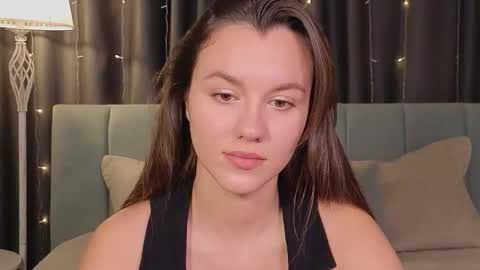 Snapshot of sweet_haeven chatting on 12/14/25, 06:12 Im Mia.LOVELY PATTERNS 100 120 160 200 my toy buzzes from 2 tip online show from 12/14/25, 06:12