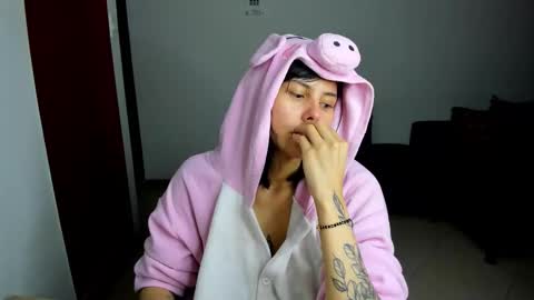 Snapshot of sweet_hann chatting on 09/26/25, 03:43 Hanna online show from 09/26/25, 03:43