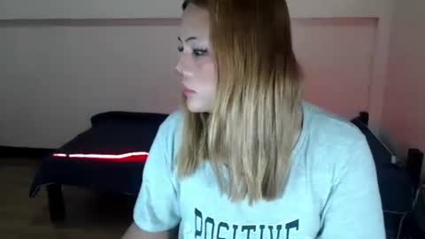 Snapshot of sweet_hard_queenxxx chatting on 10/19/25, 08:48 sophia daisy online show from 10/19/25, 08:48