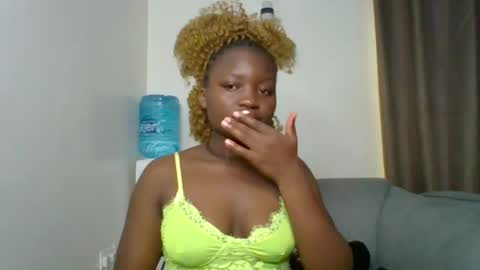Snapshot of sweet_jenica chatting on 06/16/26, 04:26 ESTHER NEEMA online show from 06/16/26, 04:26