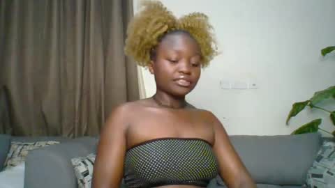 Snapshot of sweet_jenica chatting on 06/22/26, 04:20 ESTHER NEEMA online show from 06/22/26, 04:20