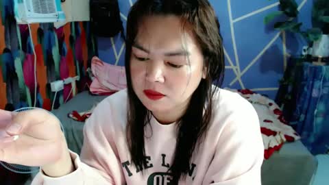 Snapshot of sweet_kendallxxxx chatting on 12/22/24, 05:12 Nicahhh online show from 12/22/24, 05:12