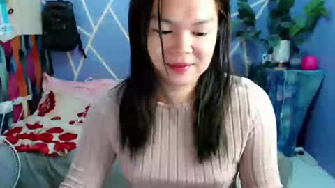Snapshot of sweet_kendallxxxx chatting on 12/23/24, 02:13 Nicahhh online show from 12/23/24, 02:13