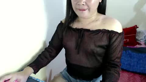 Snapshot of sweet_kendallxxxx chatting on 02/02/25, 12:24 Nicahhh online show from 02/02/25, 12:24